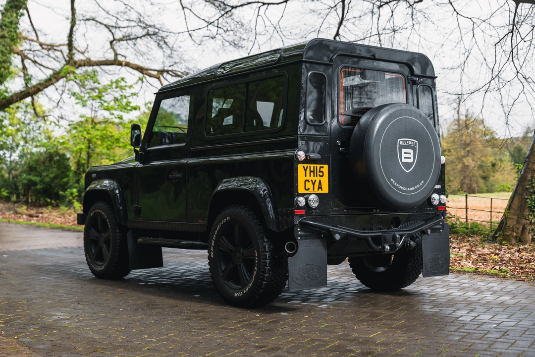 2015 Land Rover Defender 90 - Image 5 of 31