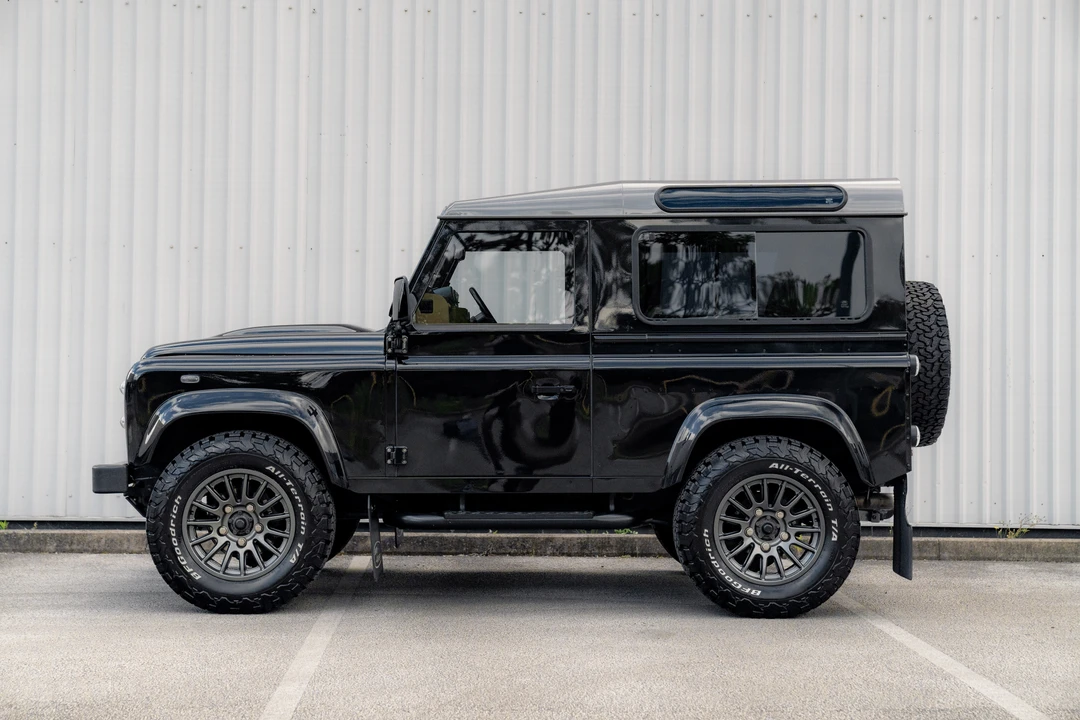 2015 Land Rover Defender 90 - Image 8 of 31
