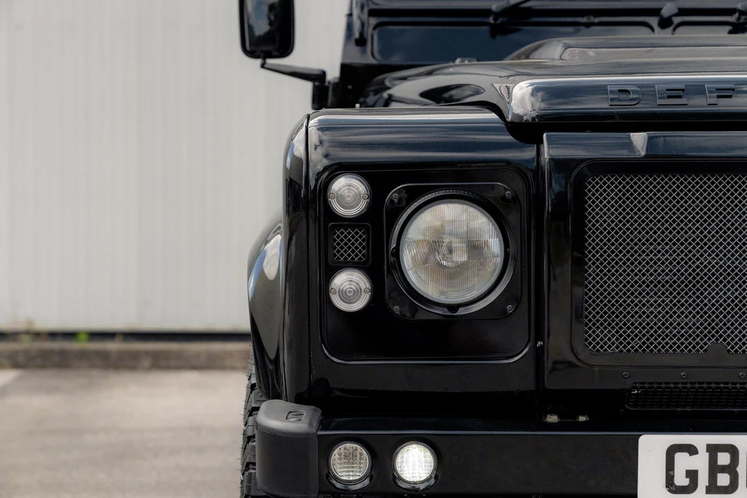 2015 Land Rover Defender 90 - Image 14 of 31