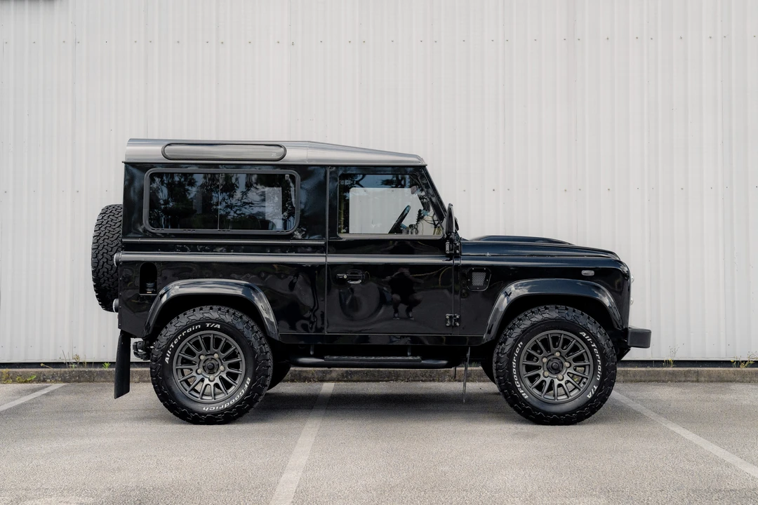 2015 Land Rover Defender 90 - Image 4 of 31