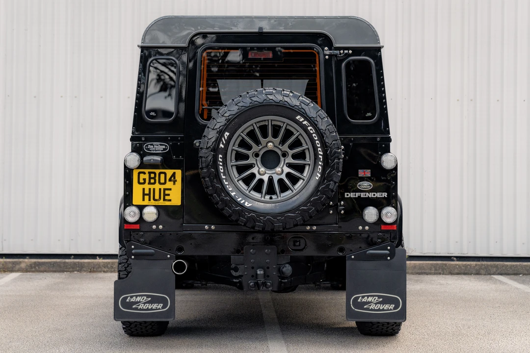 2015 Land Rover Defender 90 - Image 6 of 31