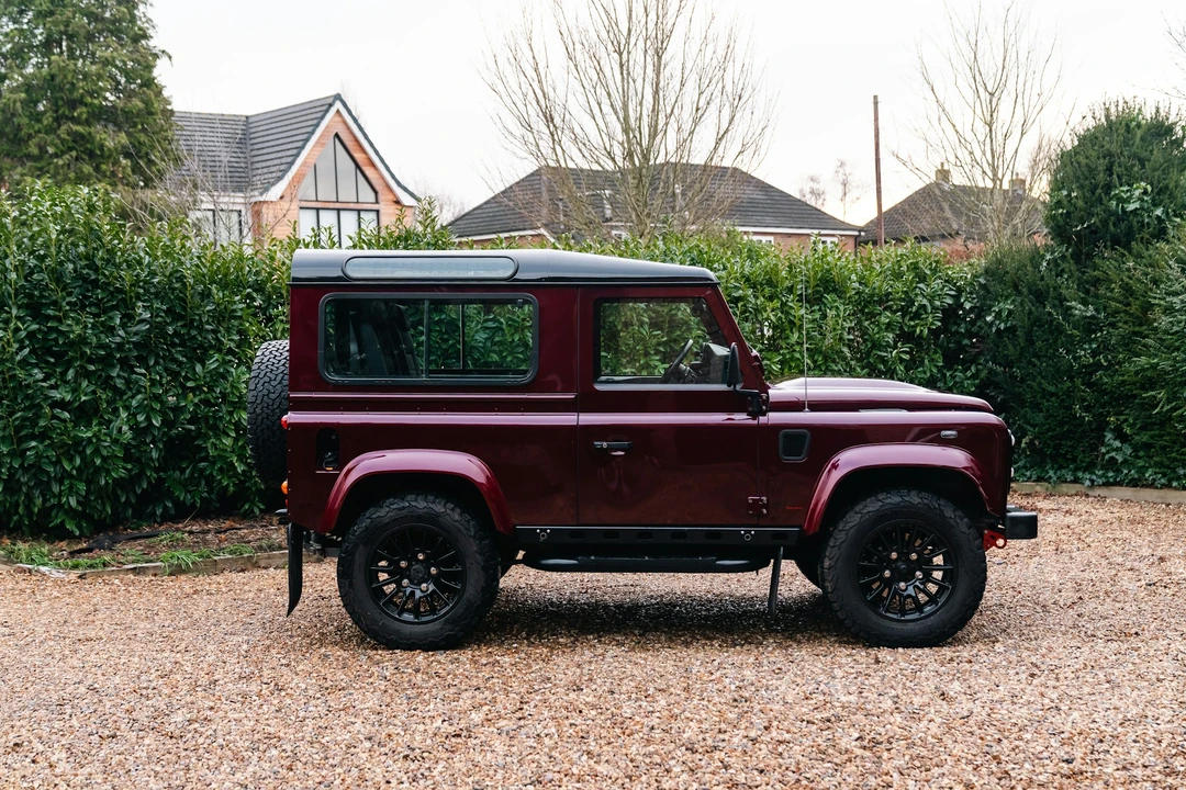 2015 Land Rover Defender 90 - Image 16 of 21