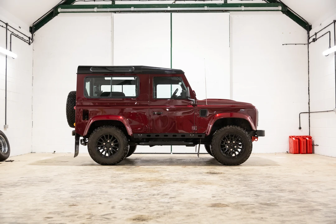 2015 Land Rover Defender 90 - Image 4 of 31