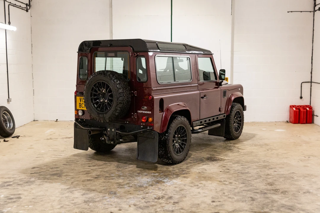 2015 Land Rover Defender 90 - Image 5 of 31