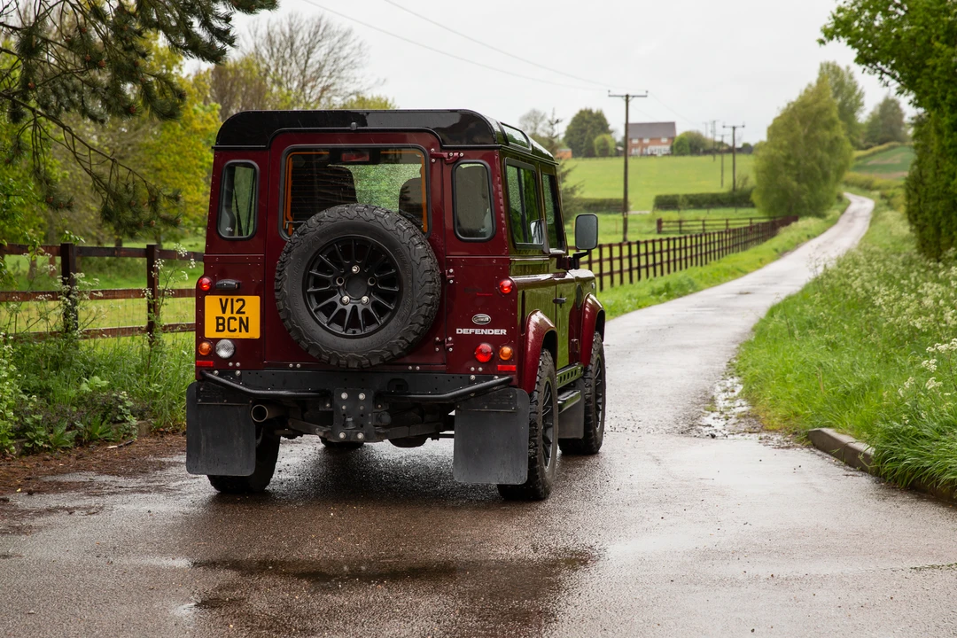 2015 Land Rover Defender 90 - Image 10 of 31