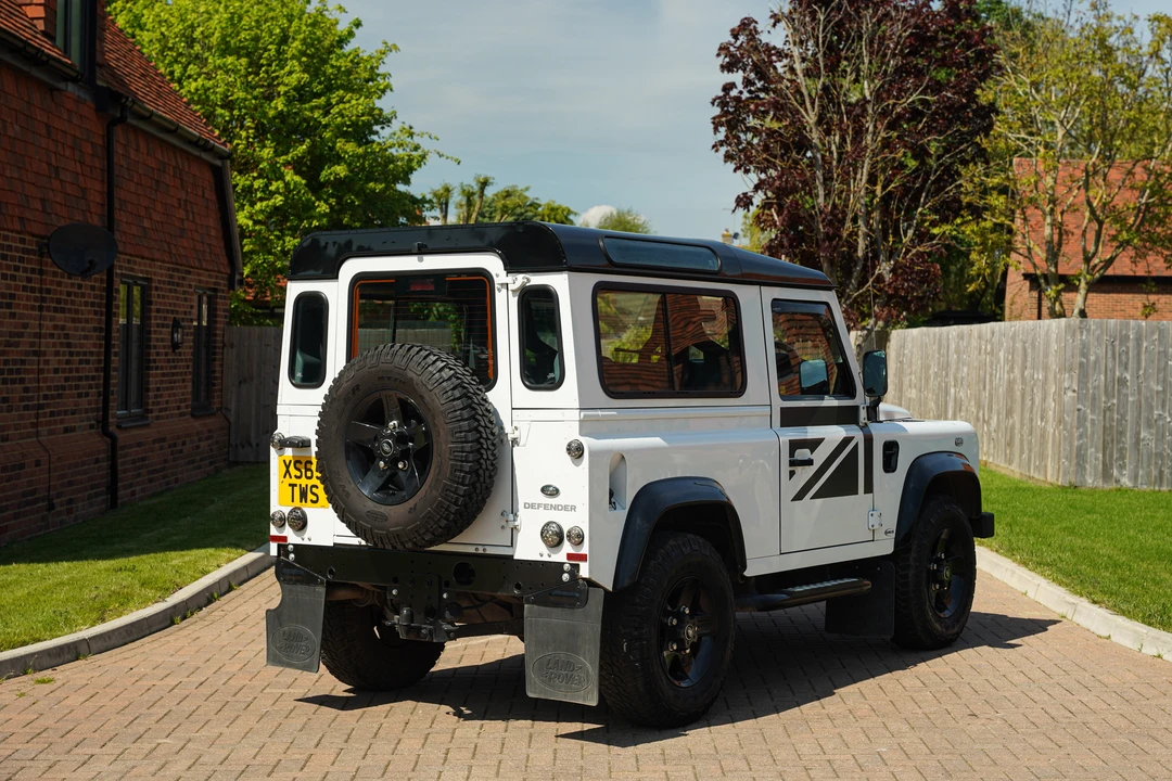 2015 Land Rover Defender 90 - Image 7 of 31