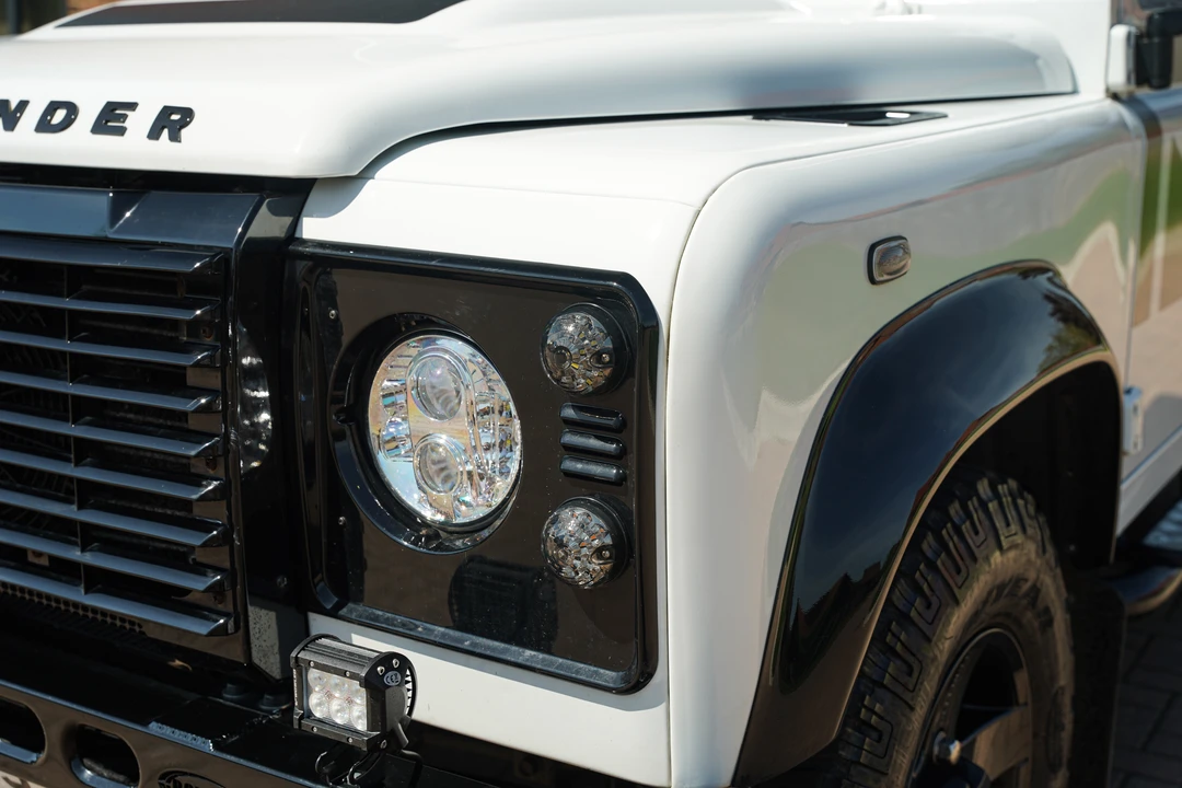 2015 Land Rover Defender 90 - Image 21 of 31