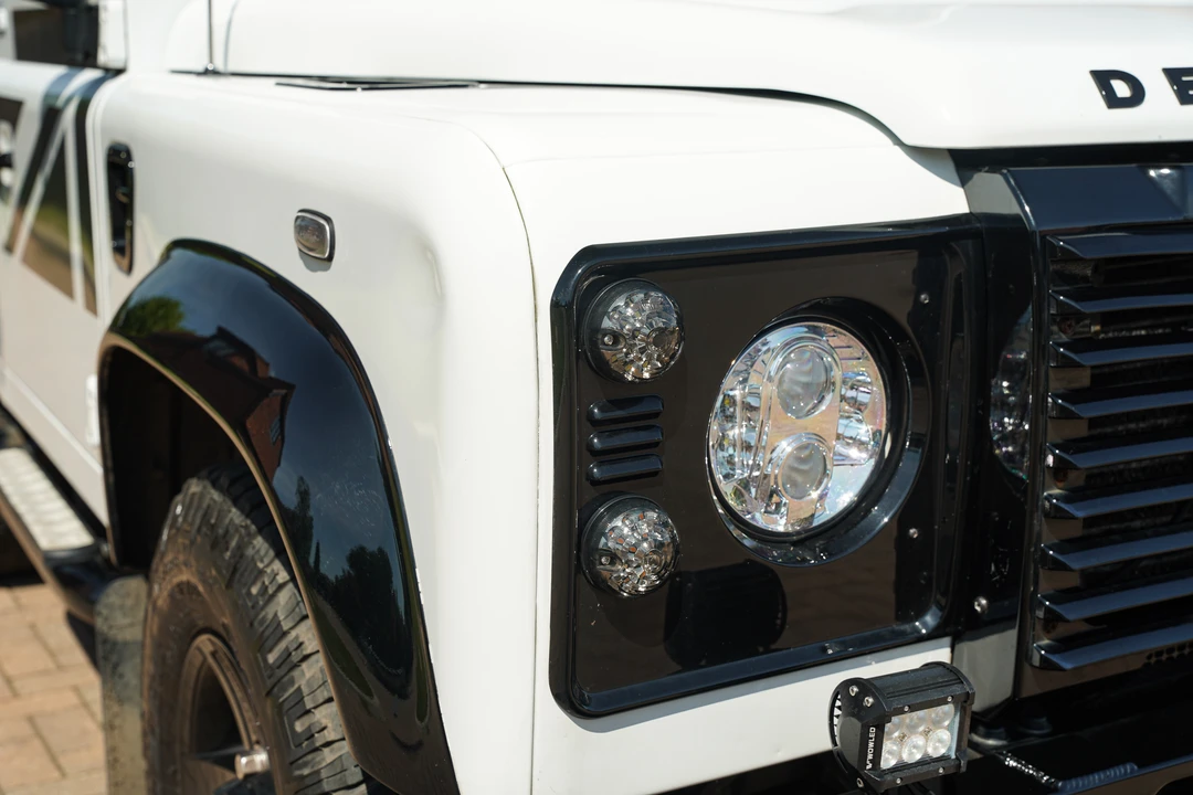 2015 Land Rover Defender 90 - Image 22 of 31