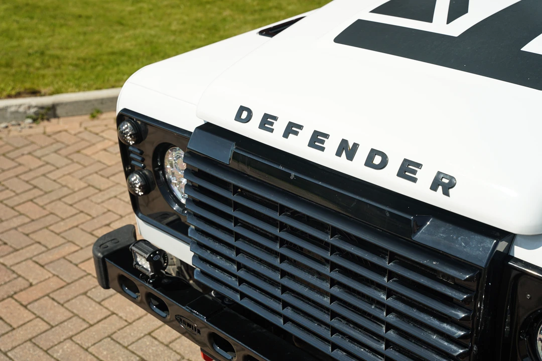2015 Land Rover Defender 90 - Image 23 of 31