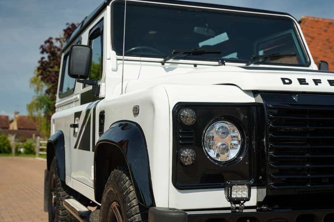 2015 Land Rover Defender 90 - Image 24 of 31