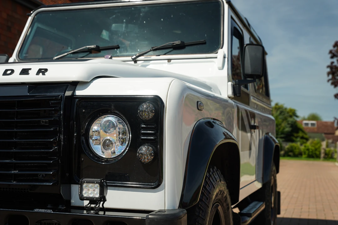 2015 Land Rover Defender 90 - Image 25 of 31