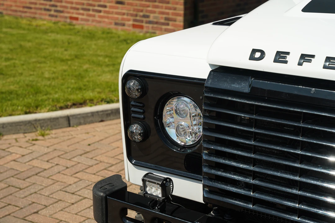 2015 Land Rover Defender 90 - Image 28 of 31
