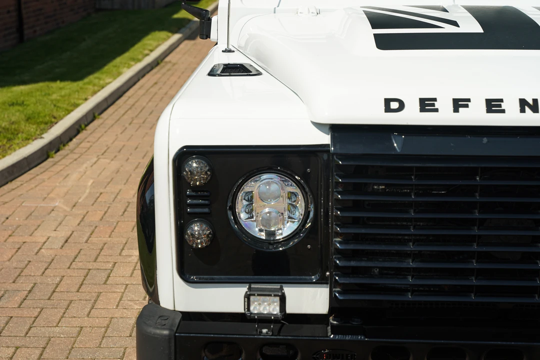 2015 Land Rover Defender 90 - Image 29 of 31