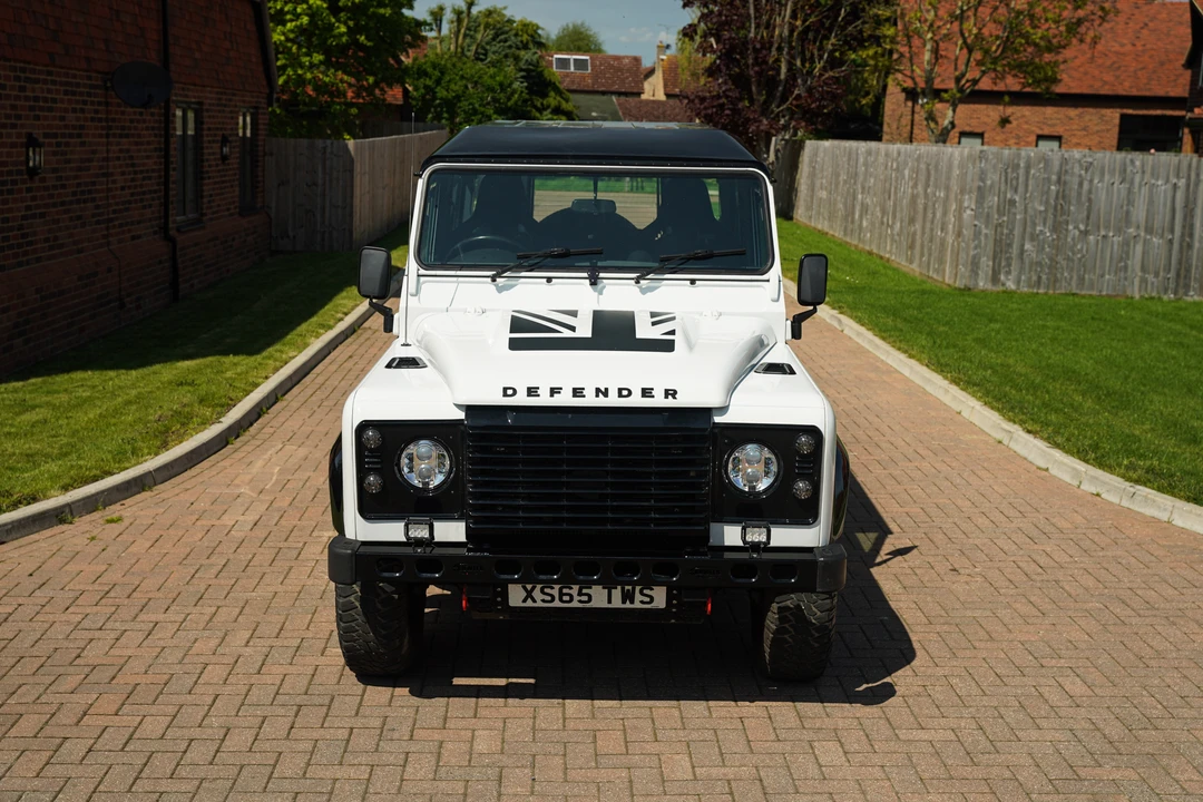 2015 Land Rover Defender 90 - Image 2 of 31