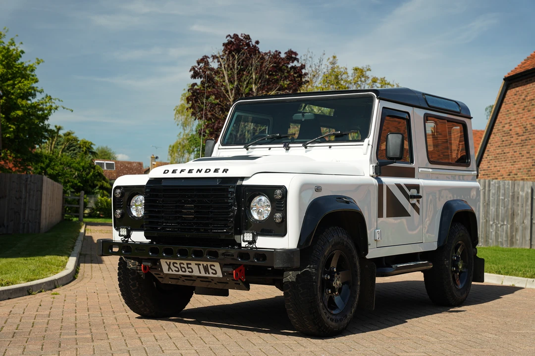 2015 Land Rover Defender 90 - Image 3 of 31