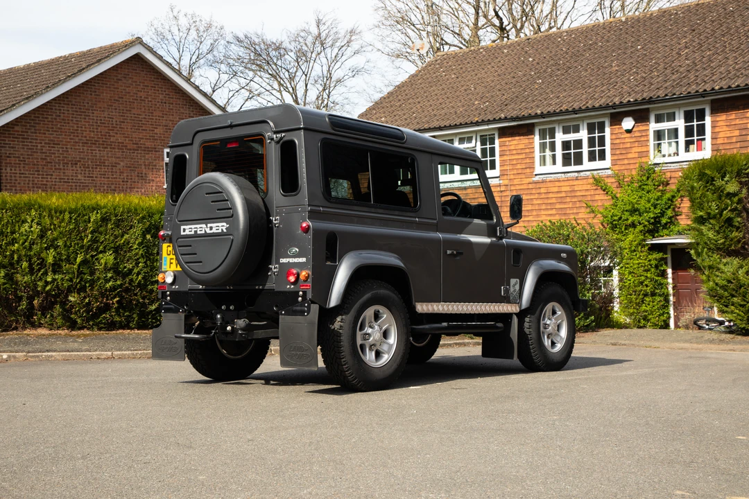 2015 Land Rover Defender 90 - Image 11 of 26
