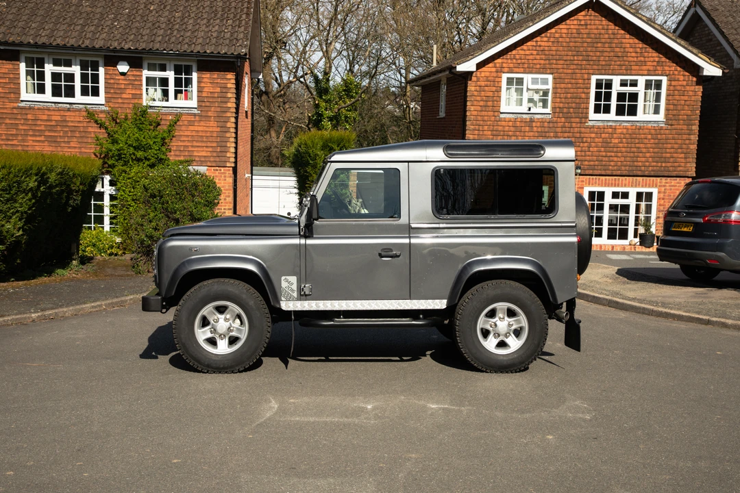 2015 Land Rover Defender 90 - Image 15 of 26