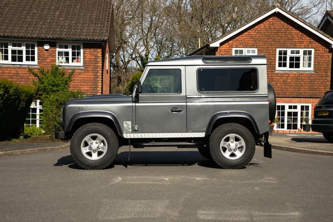2015 Land Rover Defender 90 - Image 16 of 26