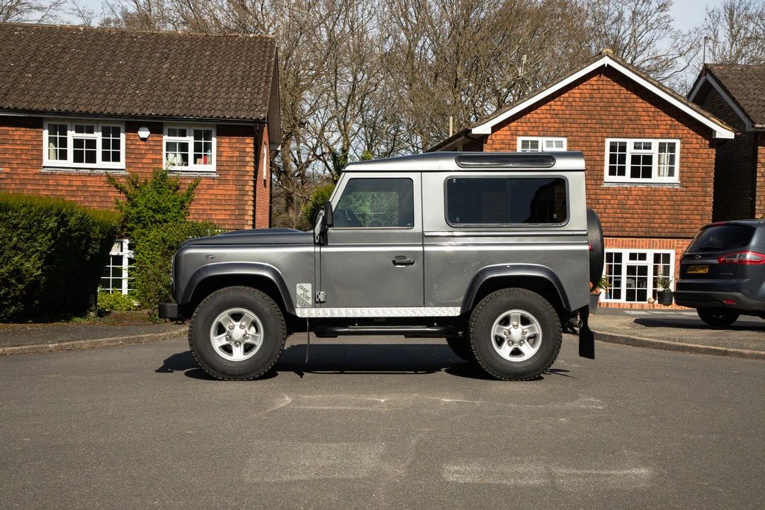 2015 Land Rover Defender 90 - Image 17 of 26