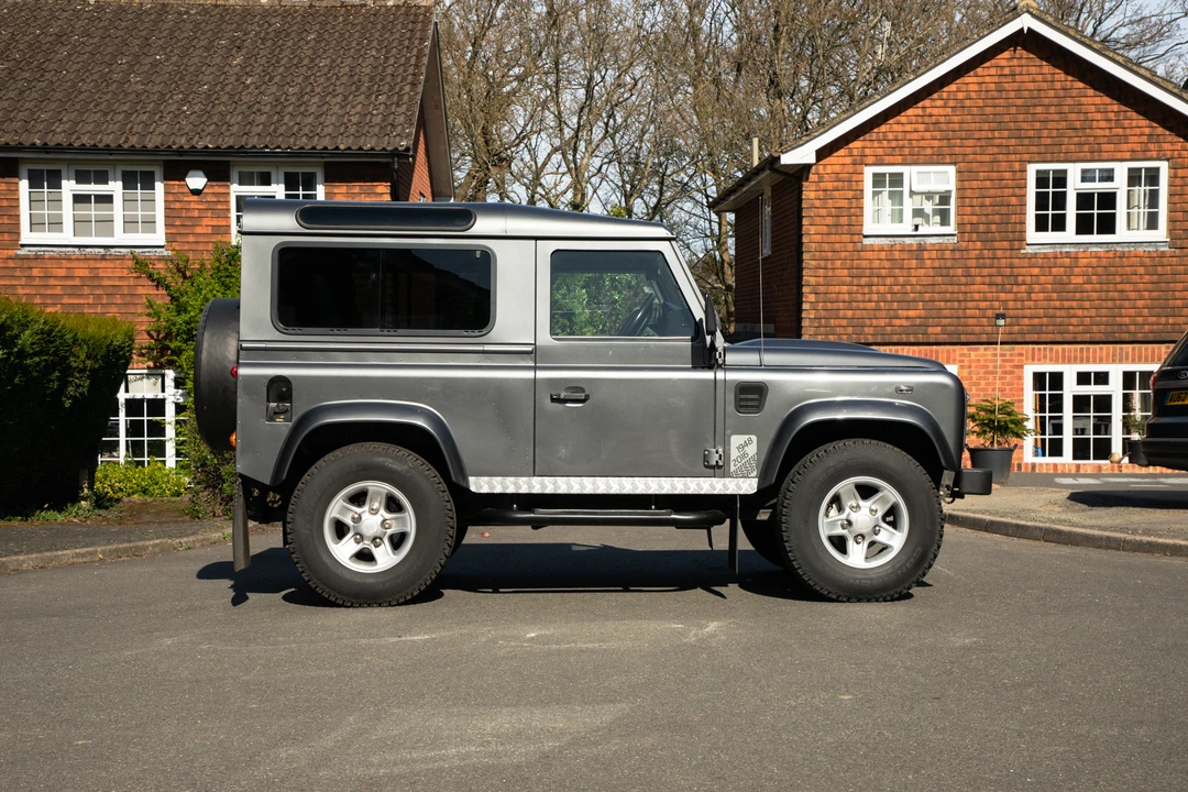 2015 Land Rover Defender 90 - Image 4 of 26