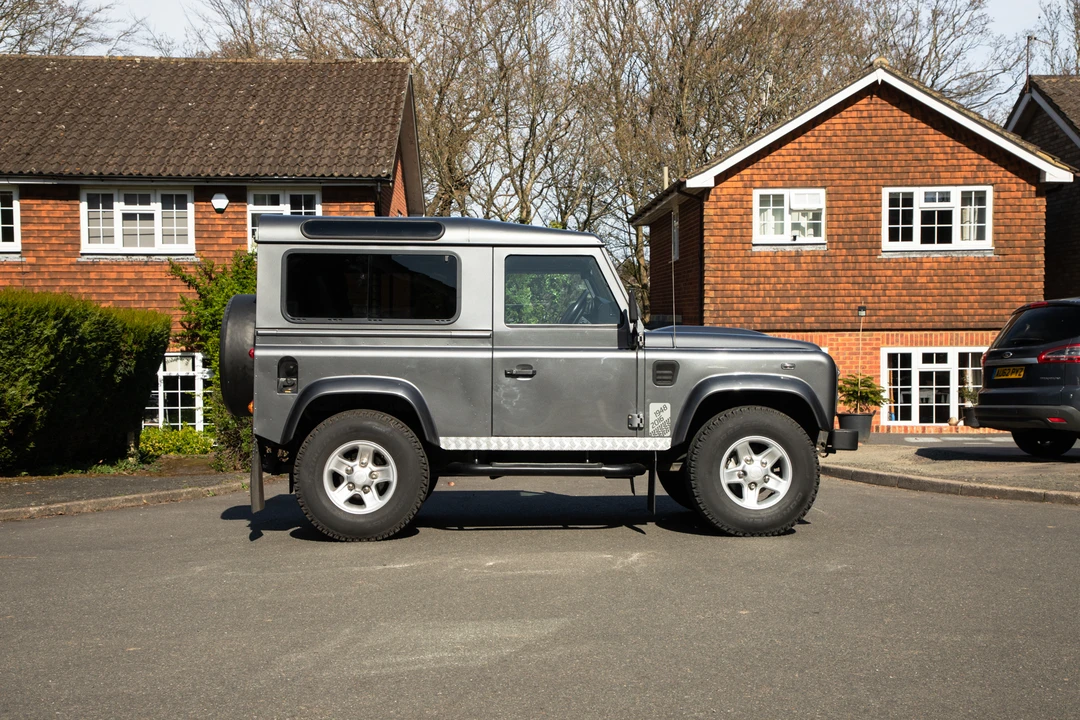 2015 Land Rover Defender 90 - Image 21 of 26