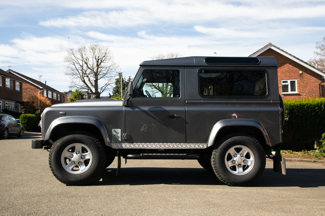 2015 Land Rover Defender 90 - Image 8 of 26