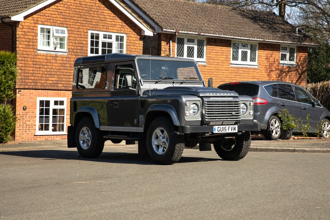 2015 Land Rover Defender 90 - Image 3 of 26