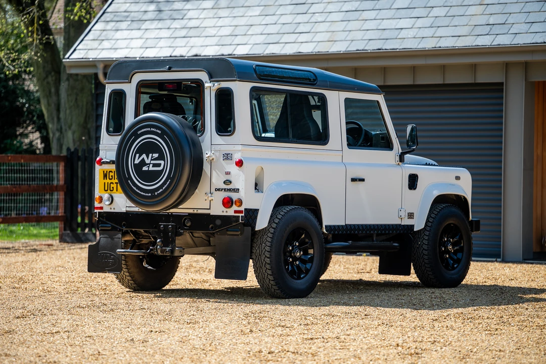 2015 Land Rover Defender 90 - Image 7 of 31