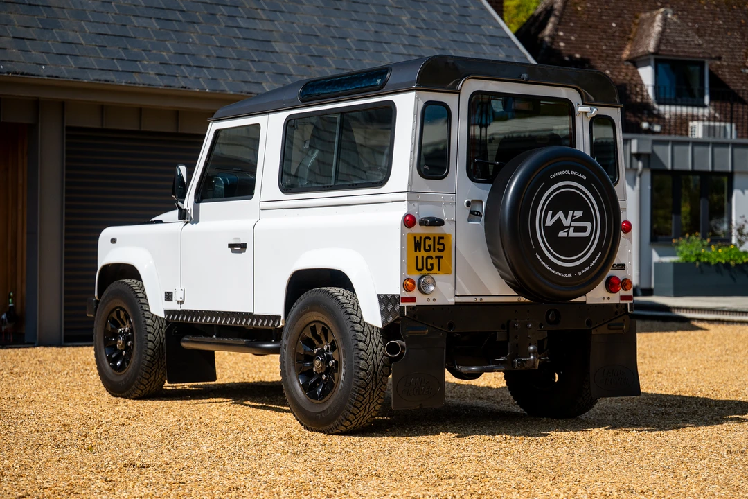 2015 Land Rover Defender 90 - Image 5 of 31