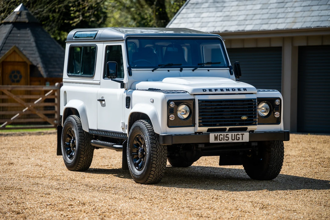 2015 Land Rover Defender 90 - Image 9 of 31