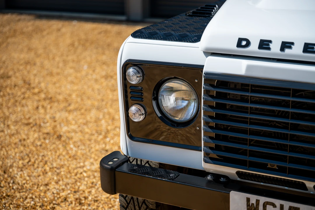 2015 Land Rover Defender 90 - Image 13 of 31