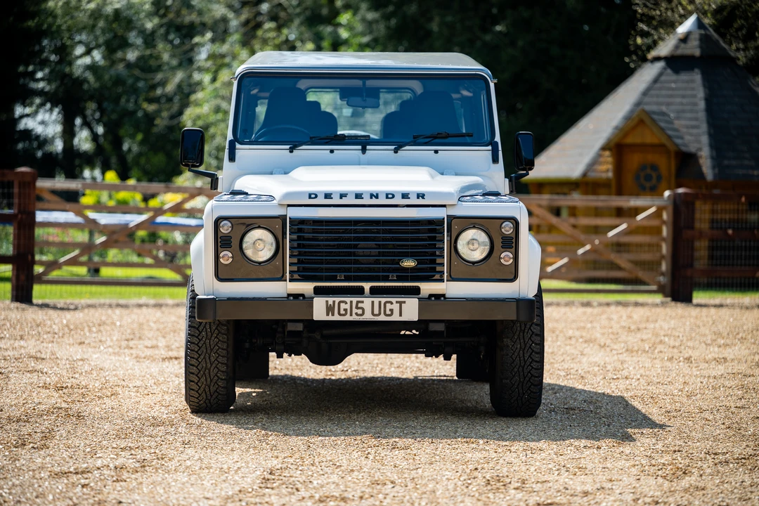 2015 Land Rover Defender 90 - Image 2 of 31