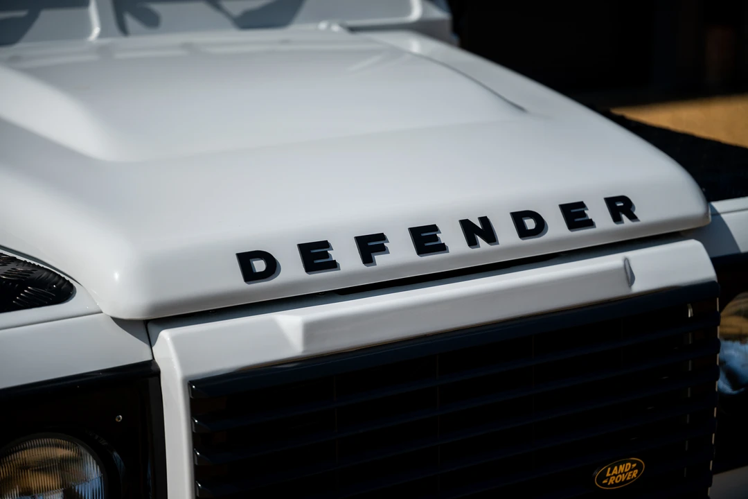 2015 Land Rover Defender 90 - Image 16 of 31