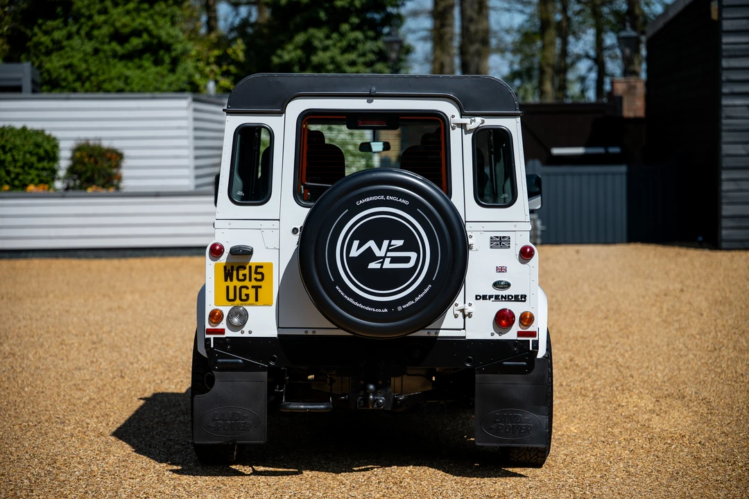 2015 Land Rover Defender 90 - Image 6 of 31