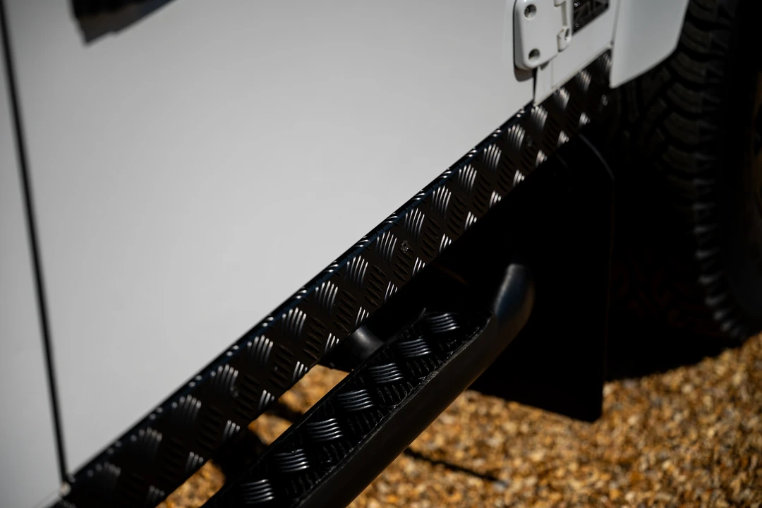 2015 Land Rover Defender 90 - Image 26 of 31