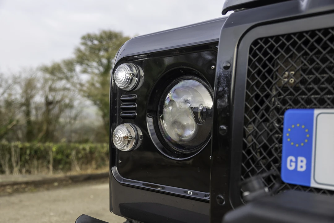 2015 Land Rover Defender 90 - Image 23 of 31