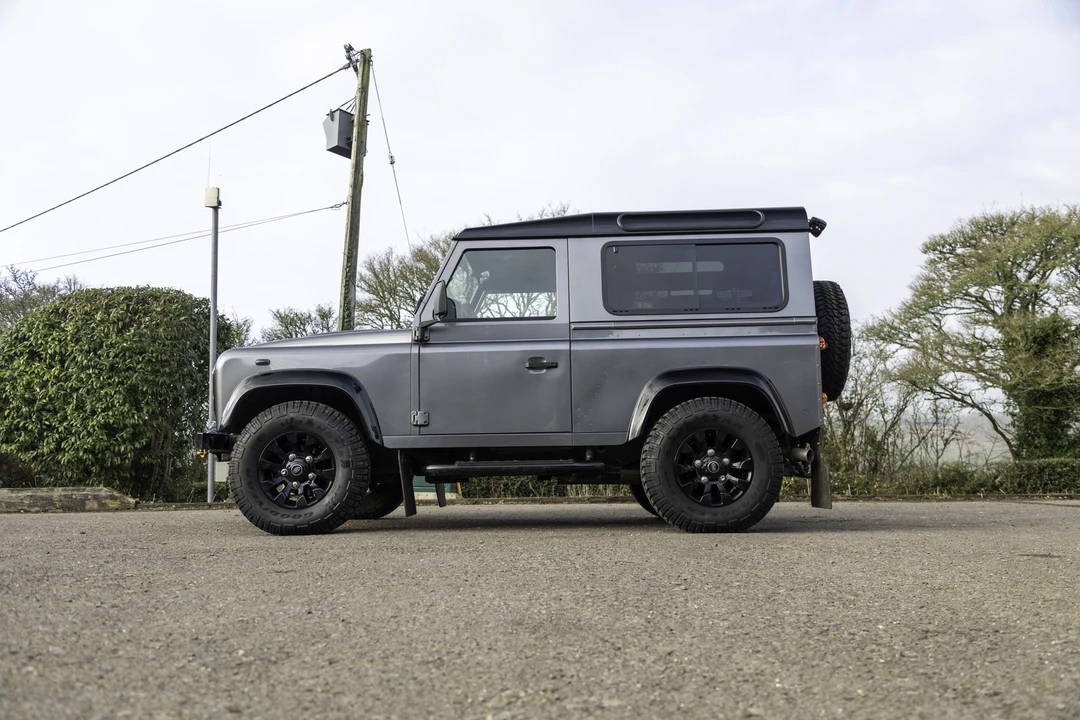 2015 Land Rover Defender 90 - Image 9 of 31