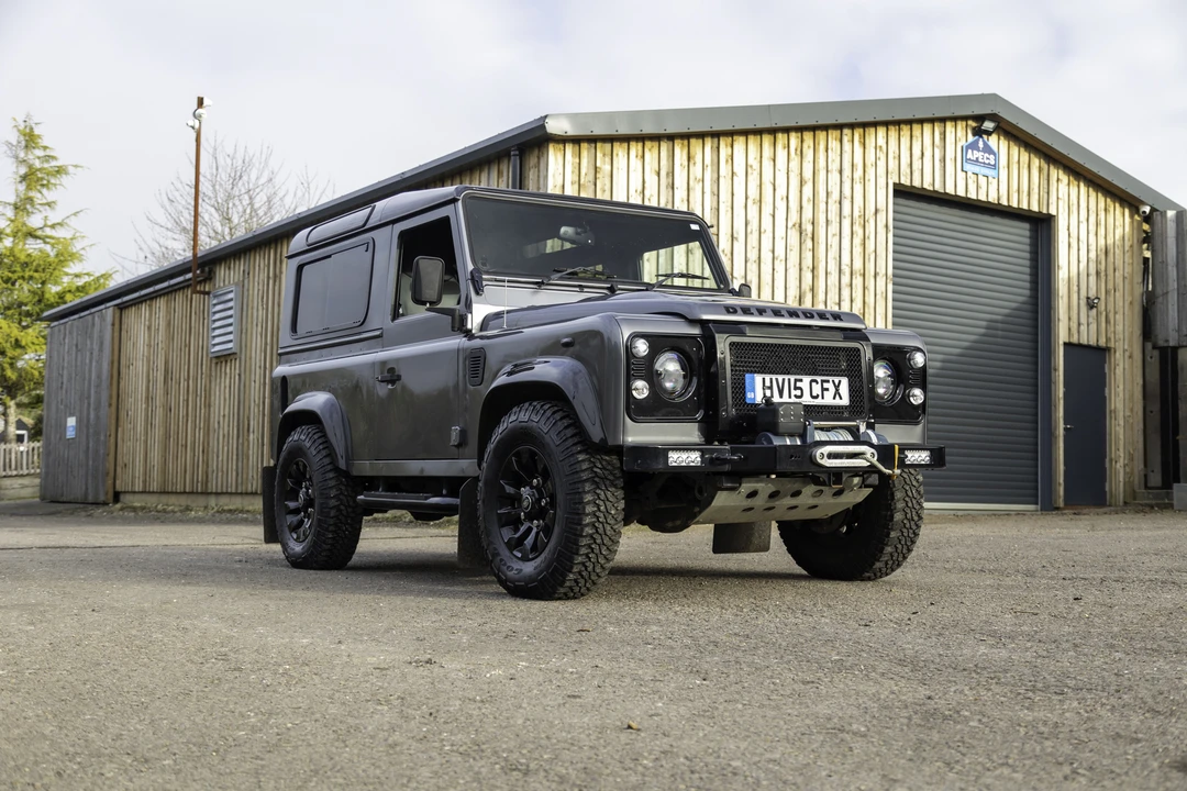 2015 Land Rover Defender 90 - Image 4 of 31