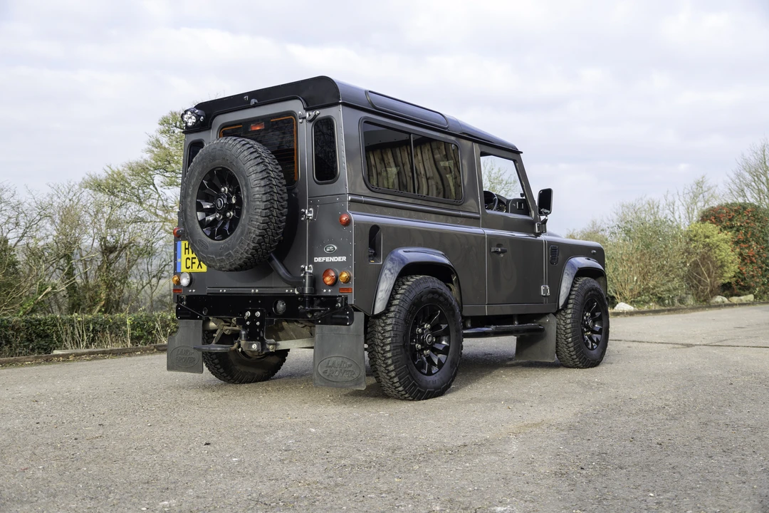 2015 Land Rover Defender 90 - Image 6 of 31