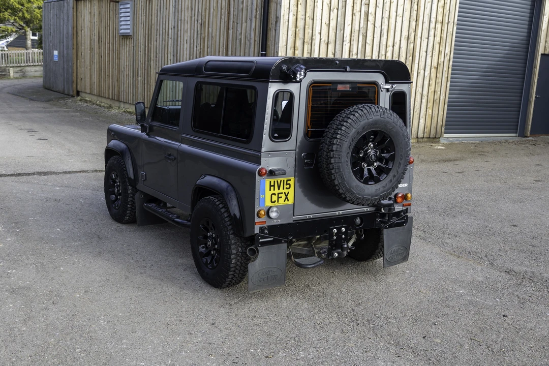 2015 Land Rover Defender 90 - Image 8 of 31
