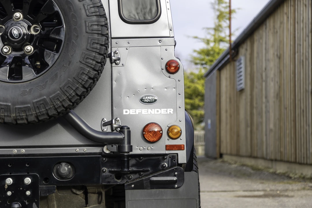 2015 Land Rover Defender 90 - Image 28 of 31