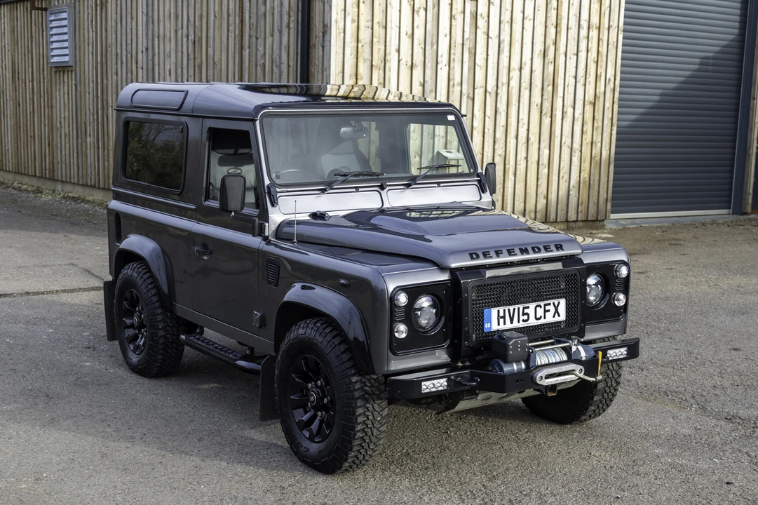 2015 Land Rover Defender 90 - Image 2 of 31