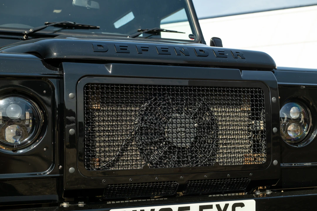 2015 Land Rover Defender 90 - Image 11 of 31