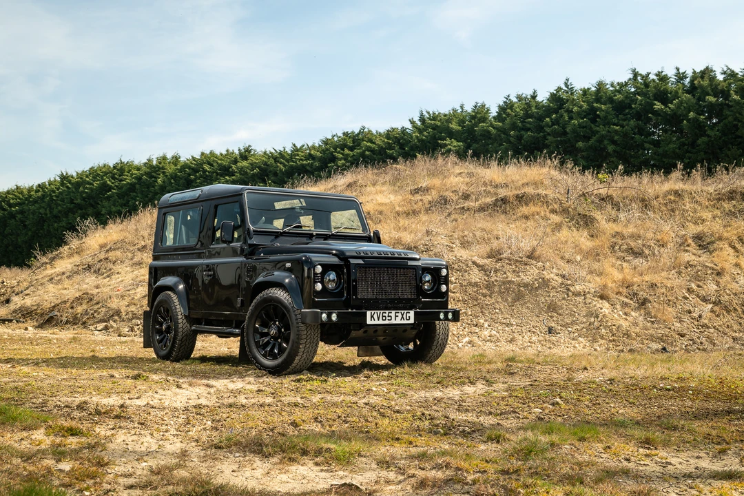 2015 Land Rover Defender 90 - Image 3 of 31