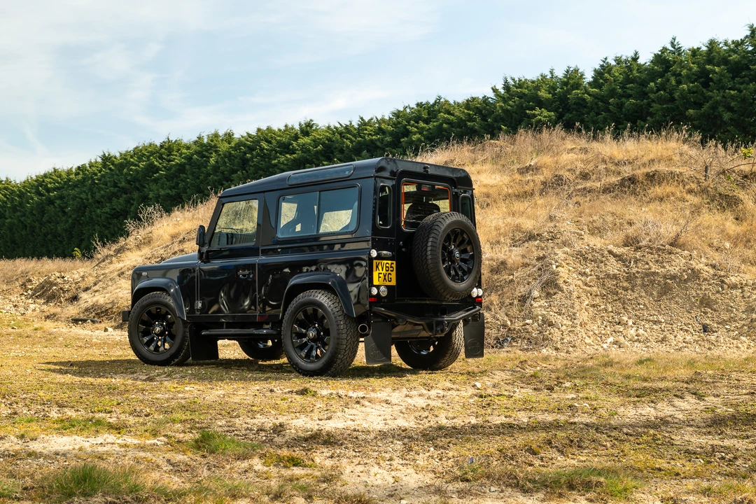 2015 Land Rover Defender 90 - Image 7 of 31