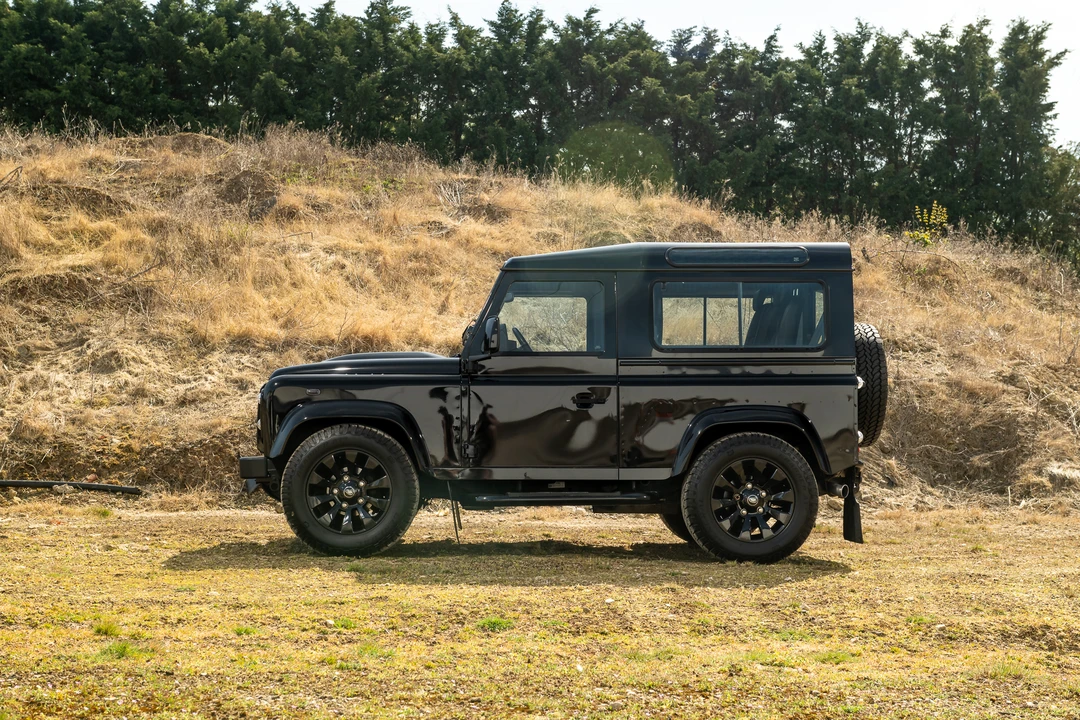 2015 Land Rover Defender 90 - Image 8 of 31