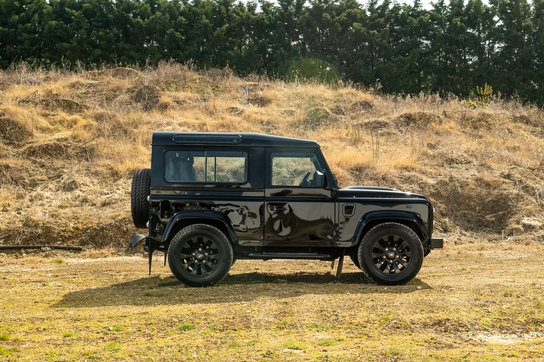 2015 Land Rover Defender 90 - Image 4 of 31