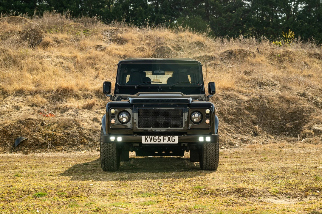 2015 Land Rover Defender 90 - Image 2 of 31