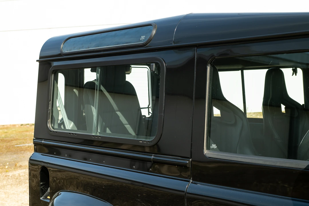 2015 Land Rover Defender 90 - Image 21 of 31