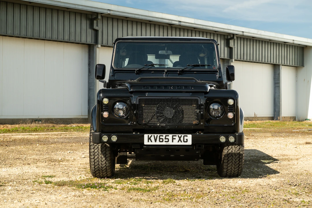 2015 Land Rover Defender 90 - Image 10 of 31